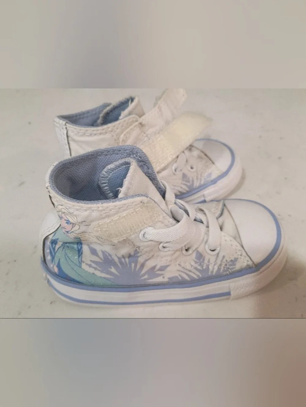 Converse one pair